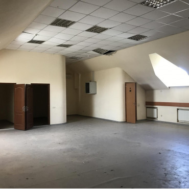 Сдам нежилую недвижимость, помещение свободного назначения , 2  ком., 252 м², косметический ремонт 