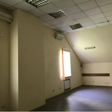 Сдам нежилую недвижимость, помещение свободного назначения , 2  ком., 252 м², косметический ремонт 