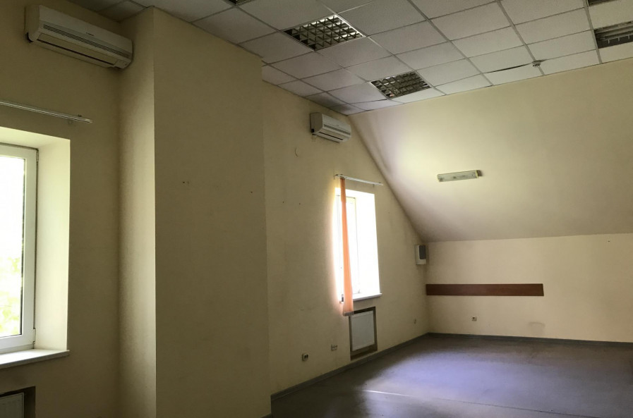 Сдам нежилую недвижимость, помещение свободного назначения , 2  ком., 252 м², косметический ремонт 