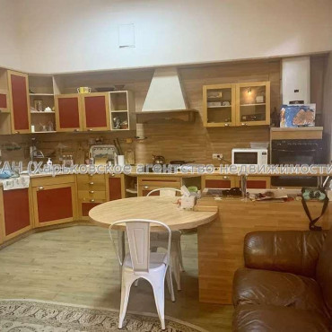 Продам квартиру, Черноглазовская ул. , 5  ком., 155 м², капитальный ремонт 