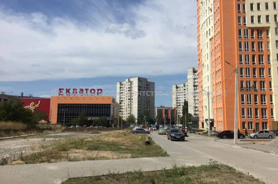 Продам квартиру, Гвардейцев Широнинцев ул. , 70В , 4 кім., 104 м², без внутренних работ 