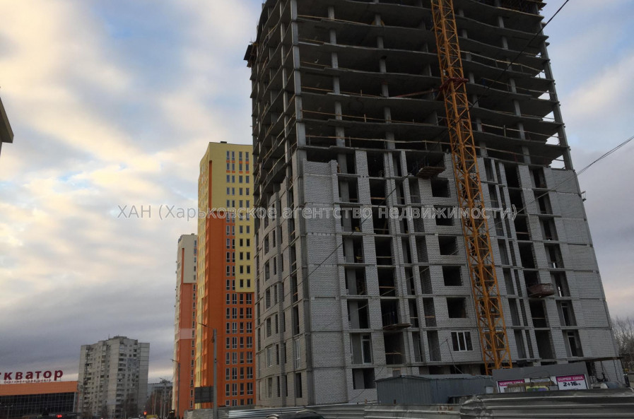 Продам квартиру, Гвардейцев Широнинцев ул. , 70В , 4 кім., 104 м², без внутренних работ 
