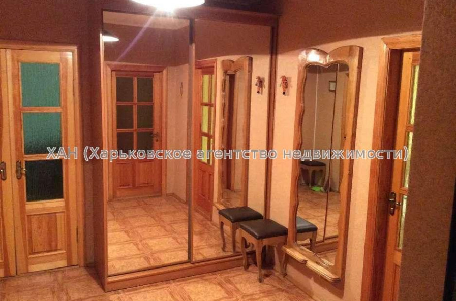 Продам квартиру, Волонтерская ул. , 4  ком., 83 м², капитальный ремонт 