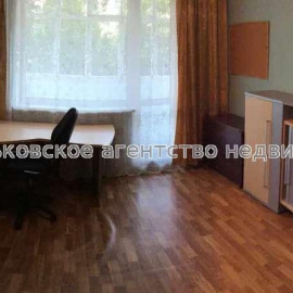 Продам квартиру, Волонтерская ул. , 4 кім., 83 м², капитальный ремонт