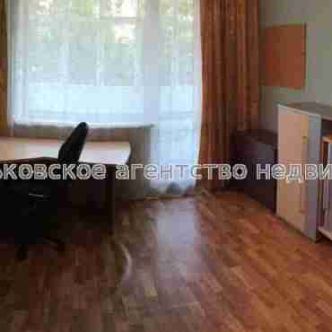 Продам квартиру, Волонтерская ул. , 4  ком., 83 м², капитальный ремонт 