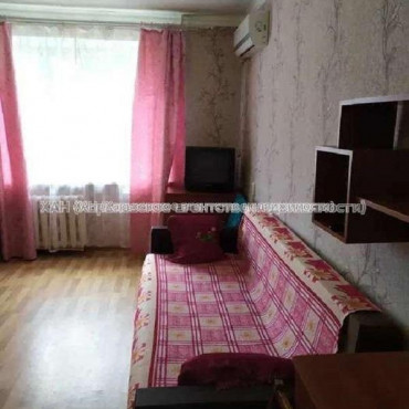Продам квартиру, 23 Августа ул. , 1 кім., 33 м², косметический ремонт 