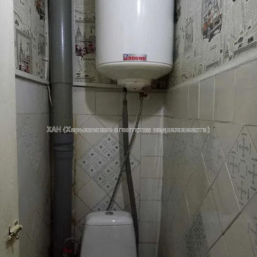 Продам квартиру, Зерновая ул. , 2 кім., 46 м², частичный ремонт 