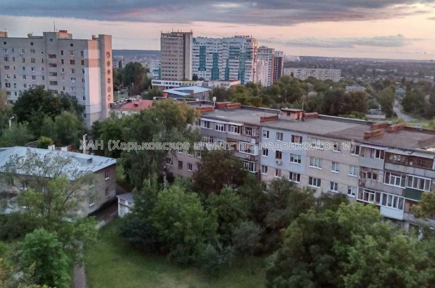 Продам квартиру, Зерновая ул. , 2 кім., 46 м², частичный ремонт 
