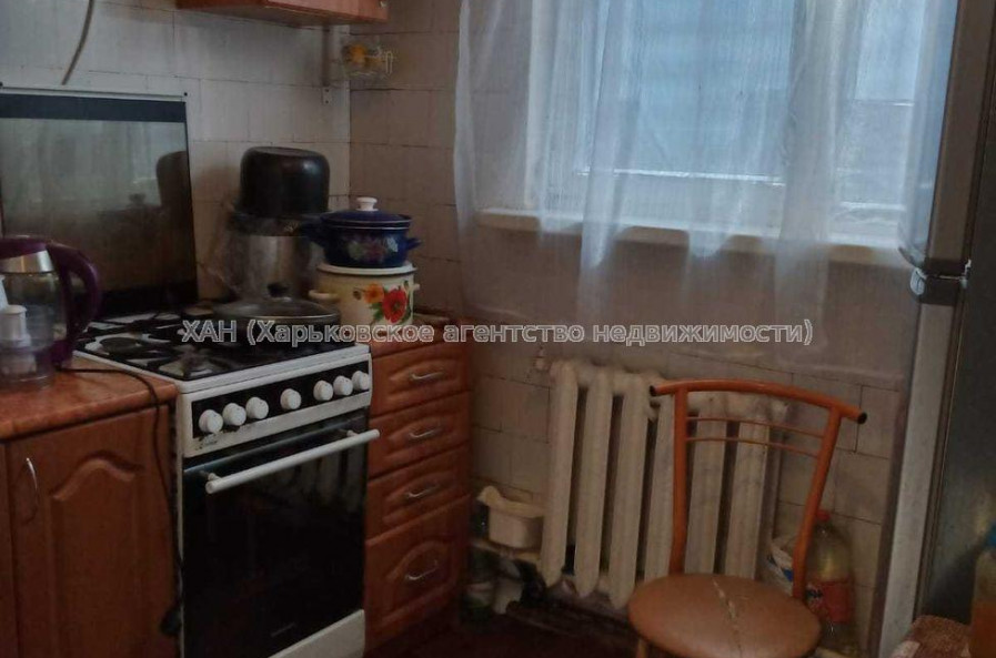Продам квартиру, Зерновая ул. , 2 кім., 46 м², частичный ремонт 