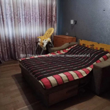 Продам квартиру, Зерновая ул. , 2 кім., 46 м², частичный ремонт 