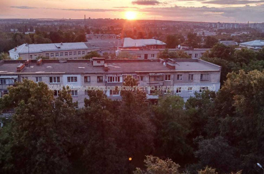 Продам квартиру, Зерновая ул. , 2 кім., 46 м², частичный ремонт 