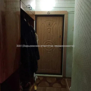 Продам квартиру, Зерновая ул. , 2 кім., 46 м², частичный ремонт 