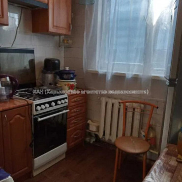 Продам квартиру, Зерновая ул. , 2 кім., 46 м², частичный ремонт 