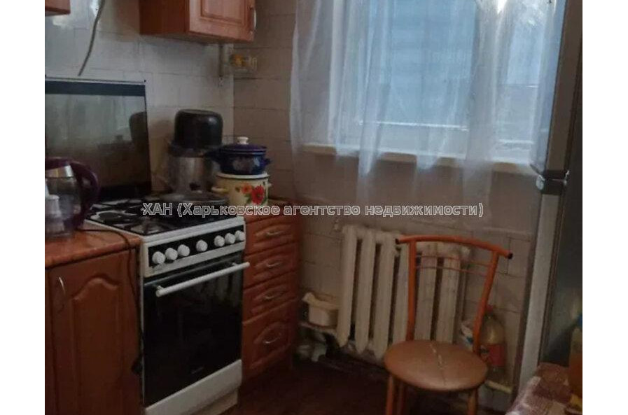 Продам квартиру, Зерновая ул. , 2 кім., 46 м², частичный ремонт 