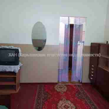 Продам квартиру, Коммунальщиков ул. , 1 кім., 35 м², косметический ремонт 