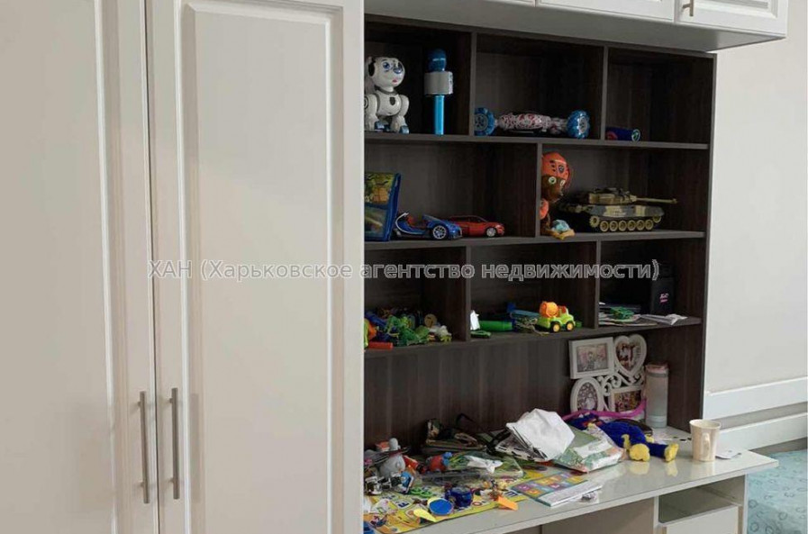 Продам квартиру, Гвардейцев Широнинцев ул. , 3  ком., 104 м², евроремонт 