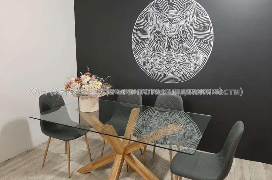 Продам квартиру, Яны Червоной ул. , 3  ком., 75 м², капитальный ремонт 