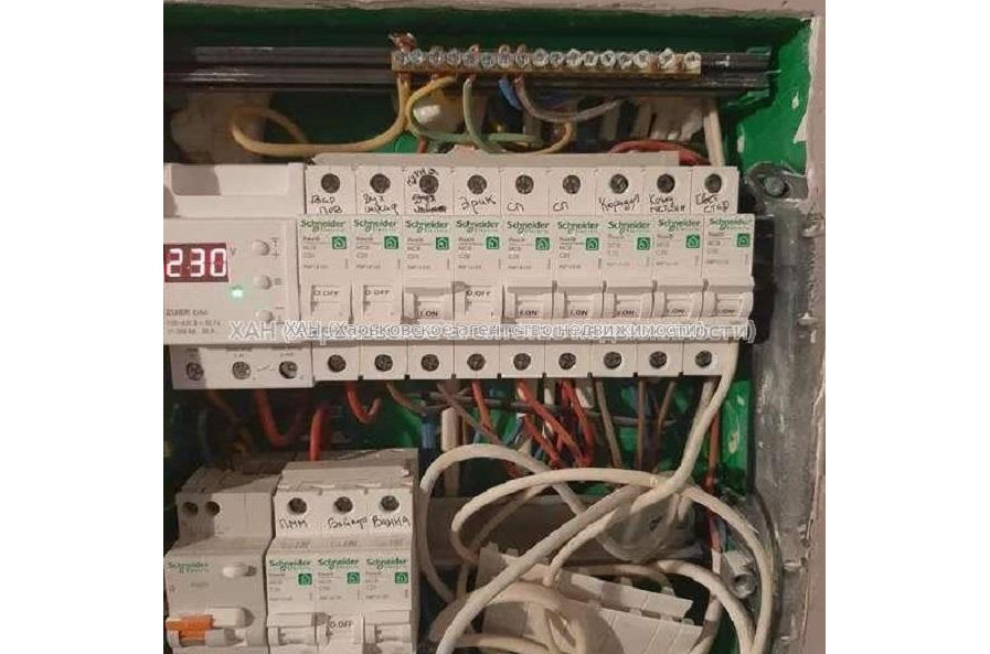 Продам квартиру, Яны Червоной ул. , 3  ком., 75 м², капитальный ремонт 