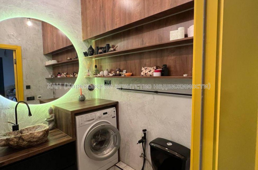 Продам квартиру, Михаила Комарова ул. , 3  ком., 85 м², капитальный ремонт 