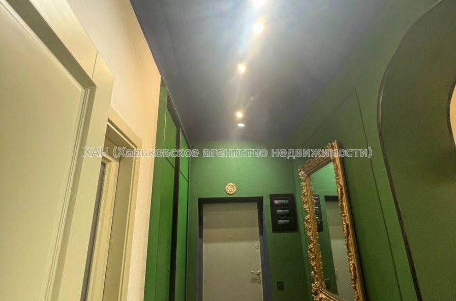 Продам квартиру, Михаила Комарова ул. , 3  ком., 85 м², капитальный ремонт 