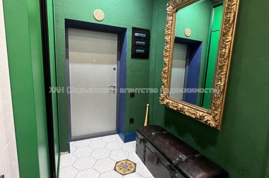 Продам квартиру, Михаила Комарова ул. , 3  ком., 85 м², капитальный ремонт 