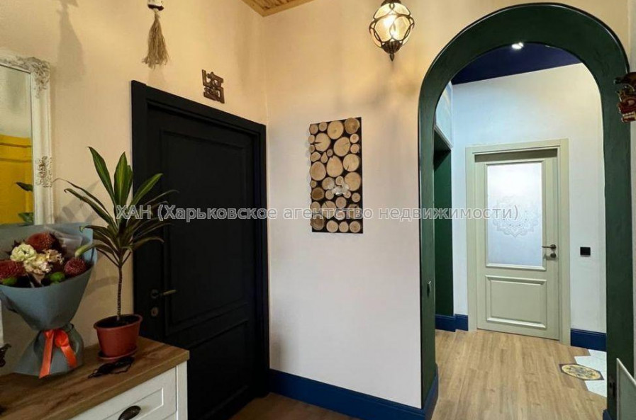 Продам квартиру, Михаила Комарова ул. , 3  ком., 85 м², капитальный ремонт 