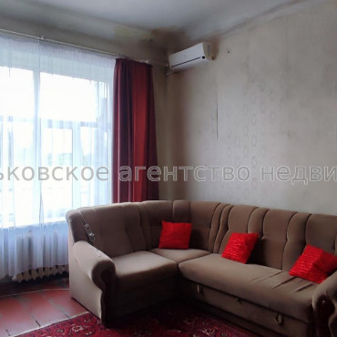 Продам квартиру, Озерянская ул. , 3 кім., 68 м², без ремонта 