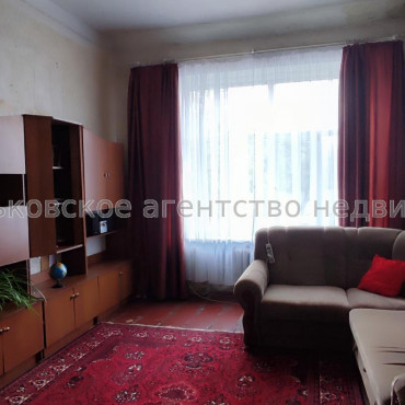 Продам квартиру, Озерянская ул. , 3 кім., 68 м², без ремонта 
