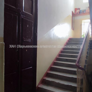 Продам квартиру, Озерянская ул. , 3 кім., 68 м², без ремонта 