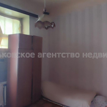 Продам квартиру, Озерянская ул. , 3 кім., 68 м², без ремонта 