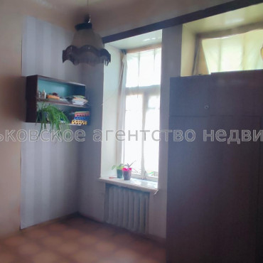Продам квартиру, Озерянская ул. , 3 кім., 68 м², без ремонта 