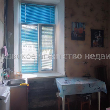Продам квартиру, Озерянская ул. , 3 кім., 68 м², без ремонта 