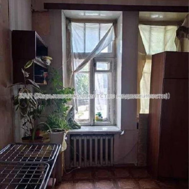 Продам квартиру, Озерянская ул. , 3 кім., 68 м², без ремонта 