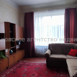 Продам квартиру, Озерянская ул. , 3 кім., 68 м², без ремонта