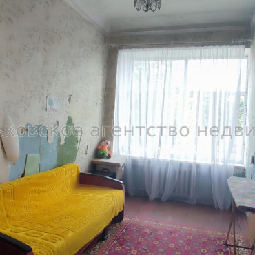 Продам квартиру, Озерянская ул. , 3 кім., 68 м², без ремонта 