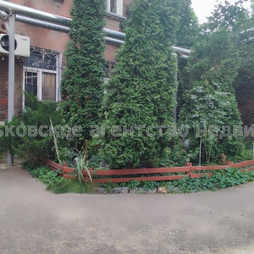 Продам квартиру, Озерянская ул. , 3 кім., 68 м², без ремонта 