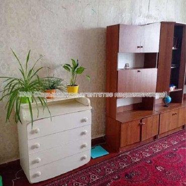 Продам квартиру, Озерянская ул. , 3 кім., 68 м², без ремонта 