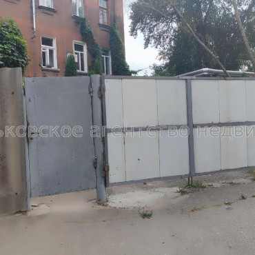 Продам квартиру, Озерянская ул. , 3 кім., 68 м², без ремонта 