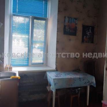 Продам квартиру, Озерянская ул. , 3 кім., 68 м², без ремонта 