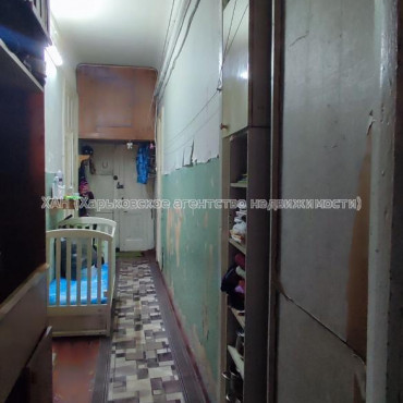 Продам квартиру, Озерянская ул. , 3 кім., 68 м², без ремонта 