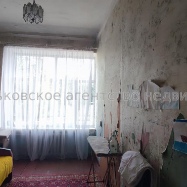 Продам квартиру, Озерянская ул. , 3 кім., 68 м², без ремонта 