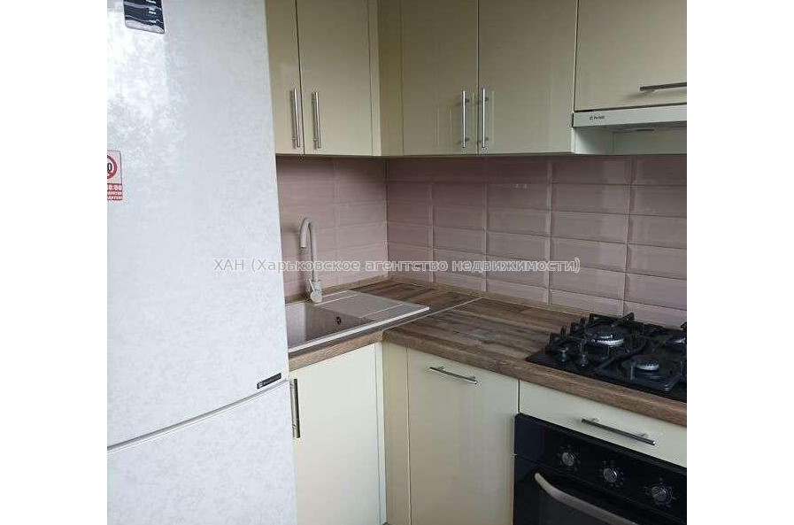 Продам квартиру, Гвардейцев Широнинцев ул. , 3  ком., 65 м², капитальный ремонт 