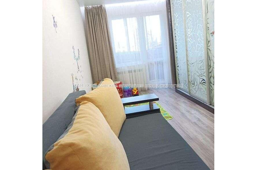 Продам квартиру, Гвардейцев Широнинцев ул. , 3  ком., 65 м², капитальный ремонт 