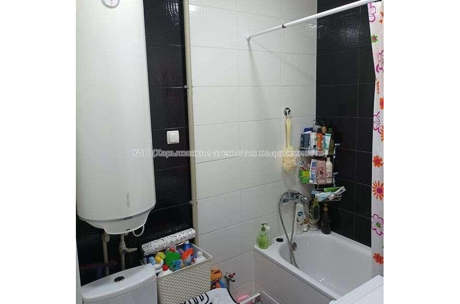 Продам квартиру, Гвардейцев Широнинцев ул. , 3  ком., 65 м², капитальный ремонт 