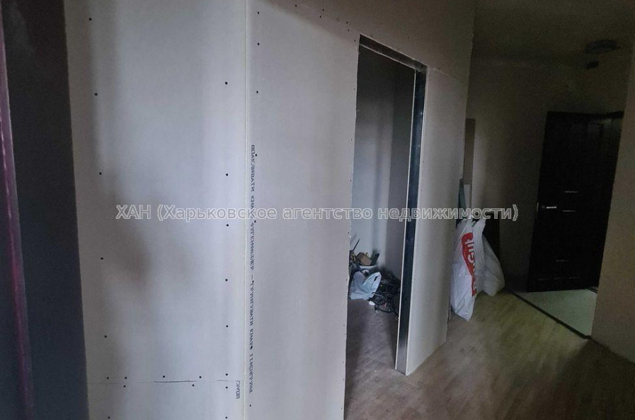Продам квартиру, Белогорская ул. , 3  ком., 107 м², без отделочных работ 