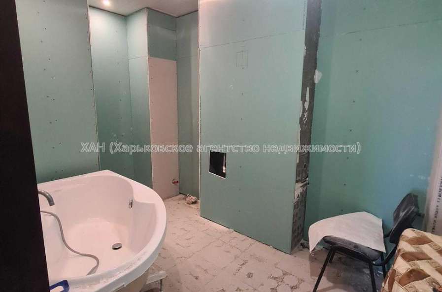 Продам квартиру, Белогорская ул. , 3  ком., 107 м², без отделочных работ 