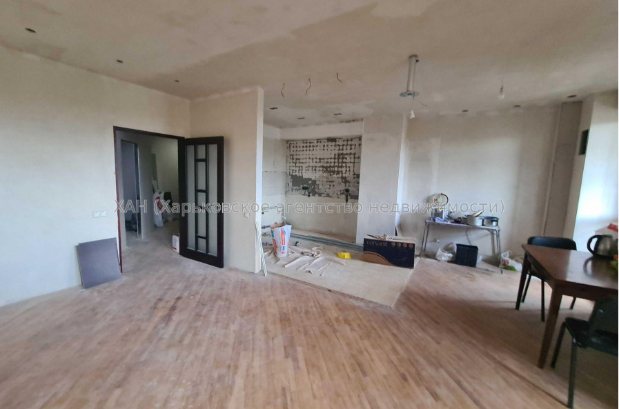 Продам квартиру, Белогорская ул. , 3  ком., 107 м², без отделочных работ 