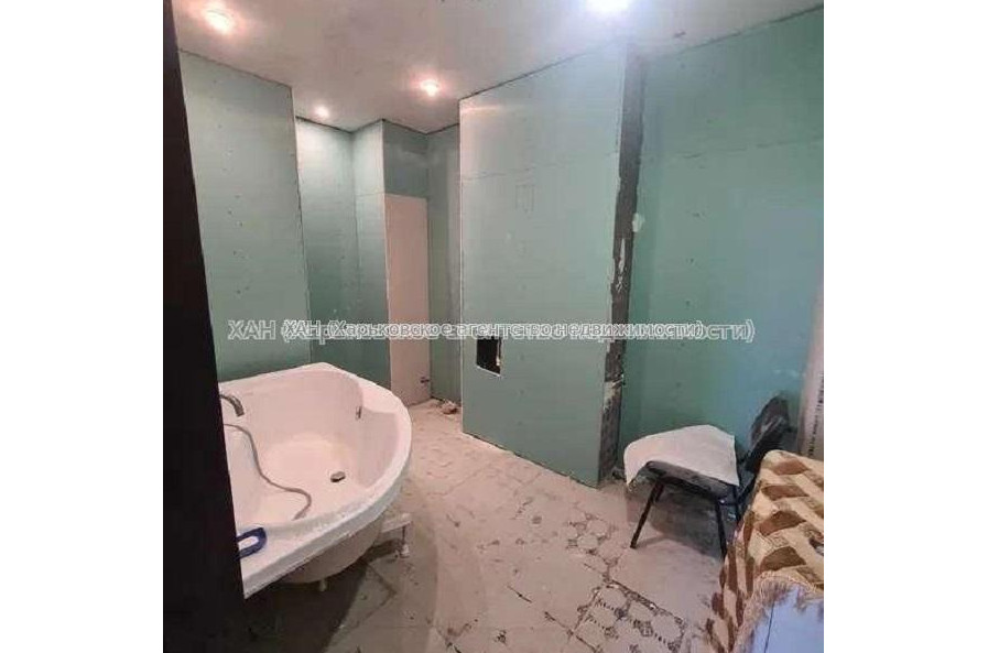 Продам квартиру, Белогорская ул. , 3  ком., 107 м², без отделочных работ 