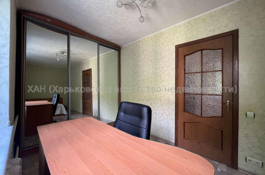 Продам квартиру, Есенина ул. , 2  ком., 46 м², капитальный ремонт 