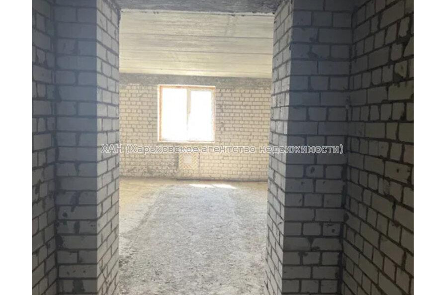 Продам квартиру, Яны Червоной ул. , 2 кім., 79 м², без внутренних работ 